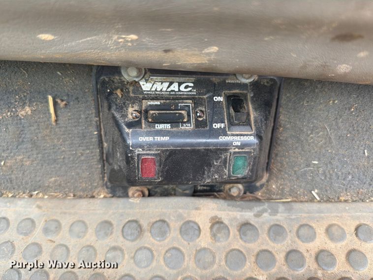 image for item FT7500 2004 Ford F450 Super Duty flatbed truck