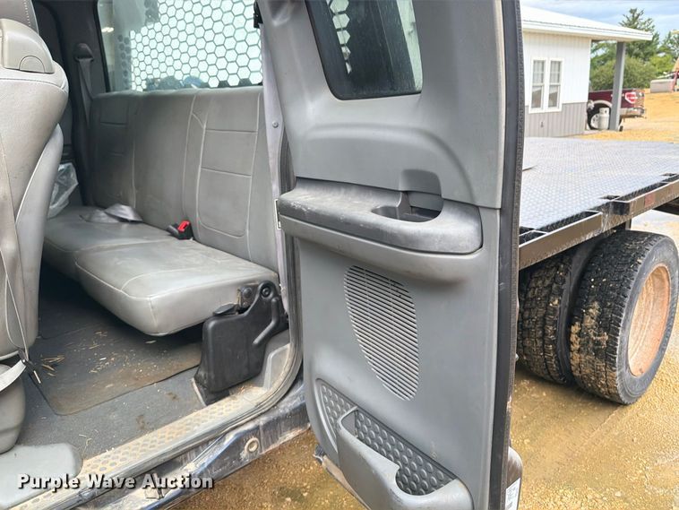 image for item FT7500 2004 Ford F450 Super Duty flatbed truck