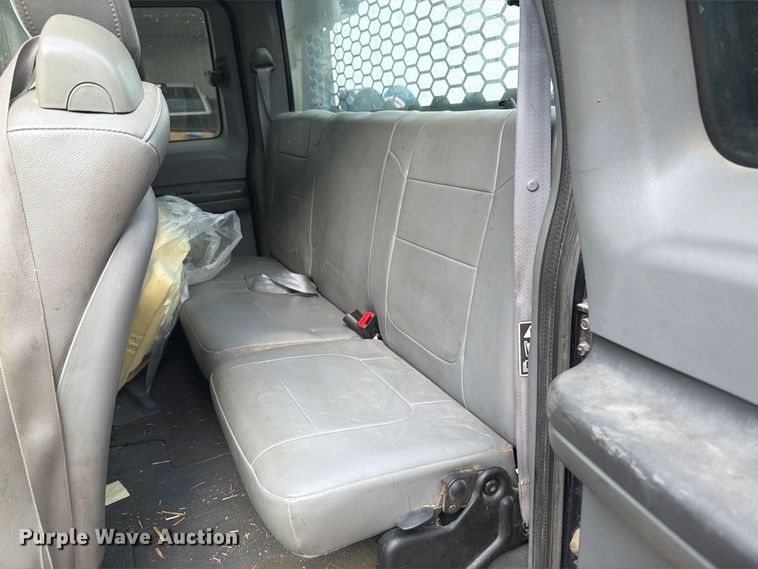 image for item FT7500 2004 Ford F450 Super Duty flatbed truck