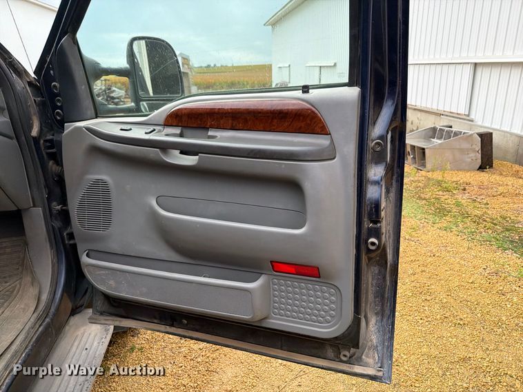 image for item FT7500 2004 Ford F450 Super Duty flatbed truck