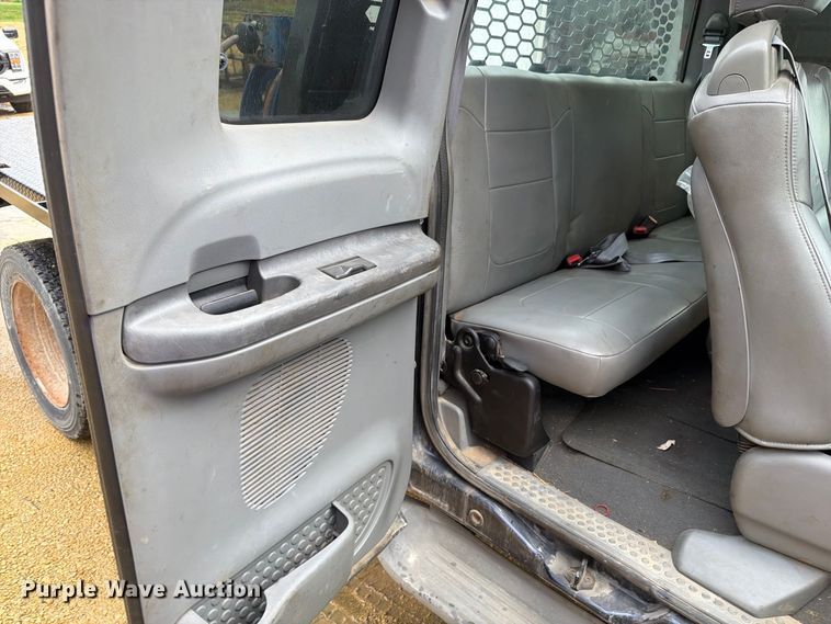 image for item FT7500 2004 Ford F450 Super Duty flatbed truck