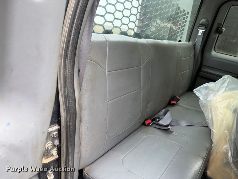 image for item FT7500 2004 Ford F450 Super Duty flatbed truck