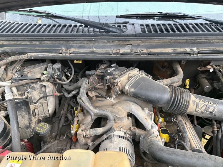 image for item FT7500 2004 Ford F450 Super Duty flatbed truck