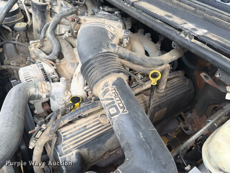image for item FT7500 2004 Ford F450 Super Duty flatbed truck