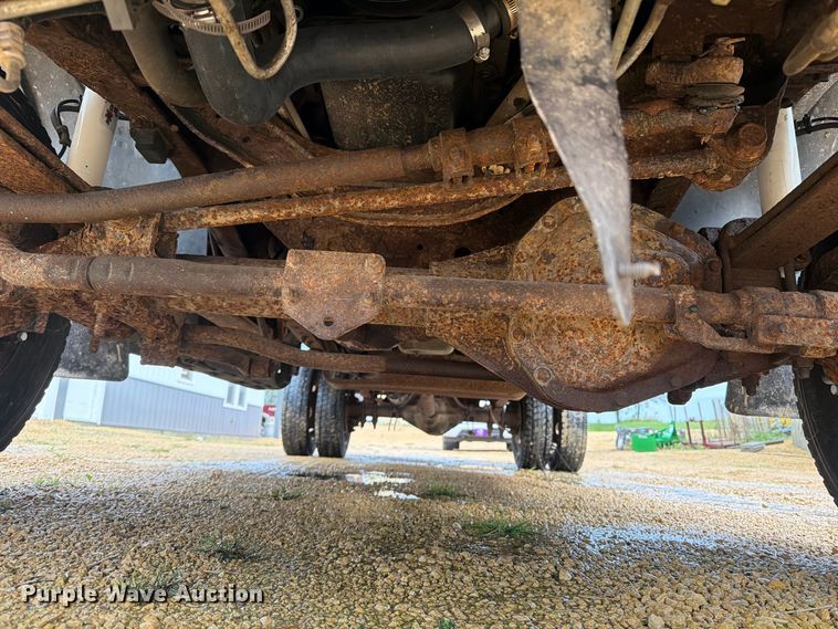 image for item FT7500 2004 Ford F450 Super Duty flatbed truck