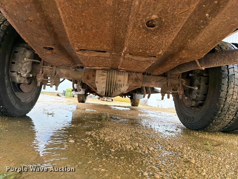 image for item FT7500 2004 Ford F450 Super Duty flatbed truck