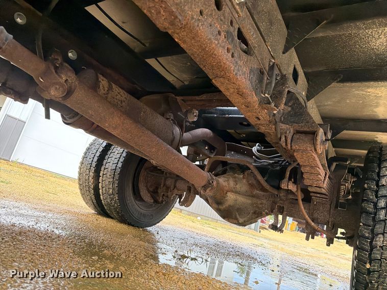 image for item FT7500 2004 Ford F450 Super Duty flatbed truck