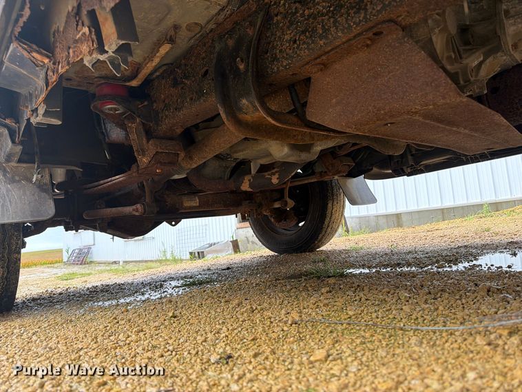 image for item FT7500 2004 Ford F450 Super Duty flatbed truck