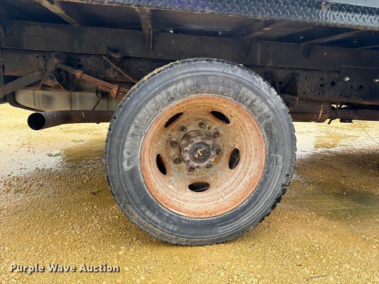 image for item FT7500 2004 Ford F450 Super Duty flatbed truck