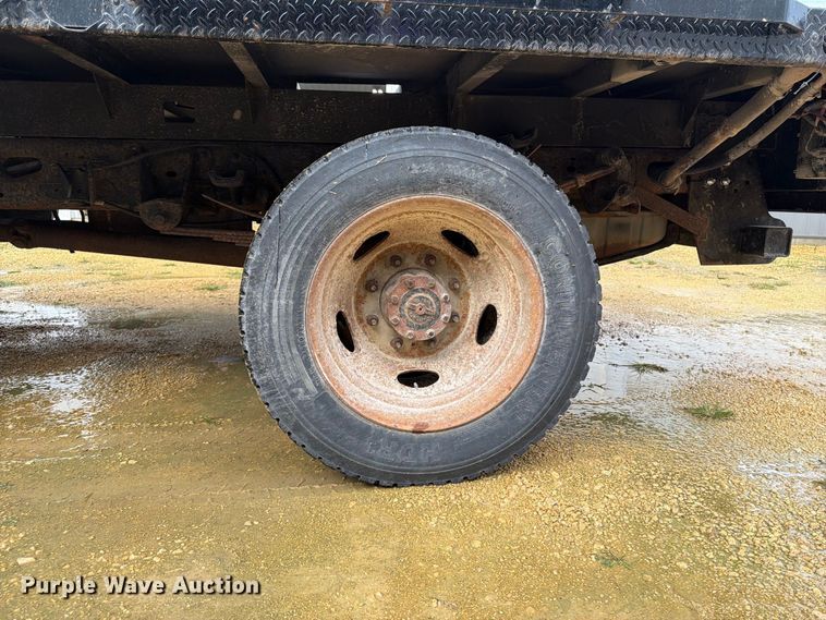 image for item FT7500 2004 Ford F450 Super Duty flatbed truck