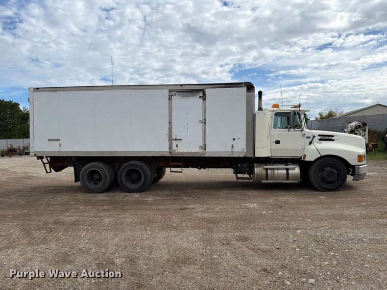 image for item FT7504 1996 Ford LTLA9000 box truck