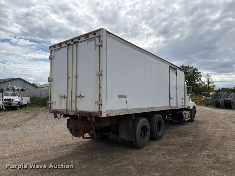 image for item FT7504 1996 Ford LTLA9000 box truck