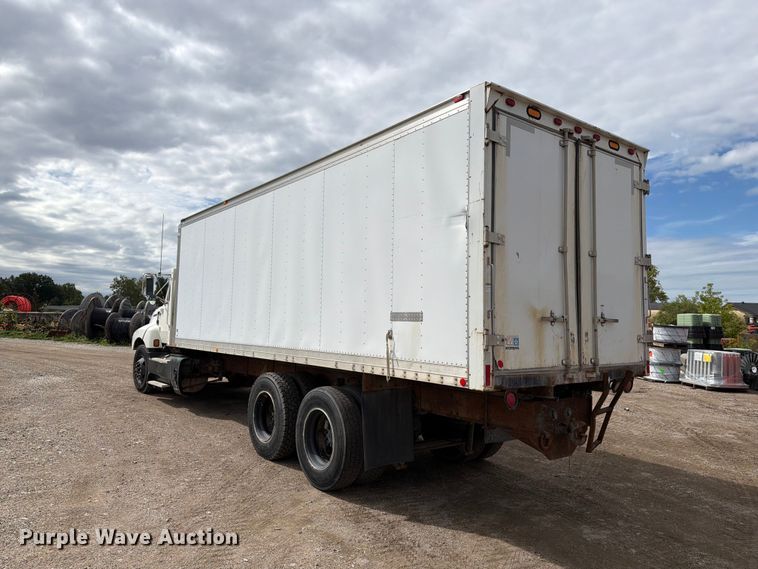 image for item FT7504 1996 Ford LTLA9000 box truck