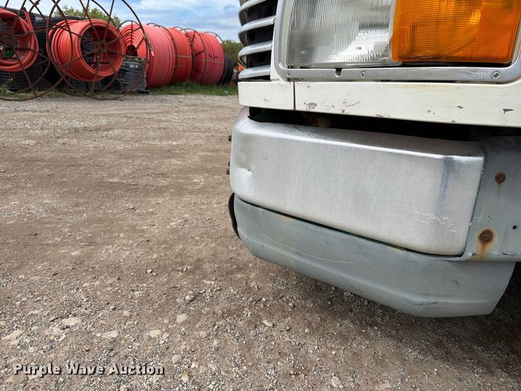 image for item FT7504 1996 Ford LTLA9000 box truck