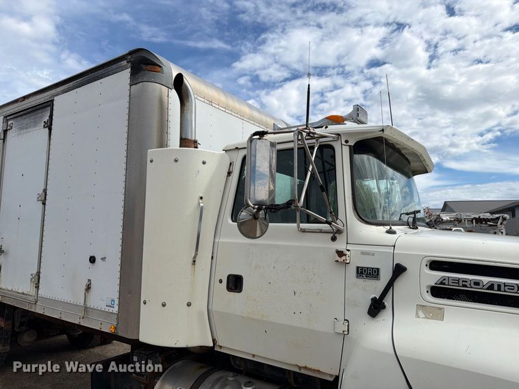 image for item FT7504 1996 Ford LTLA9000 box truck