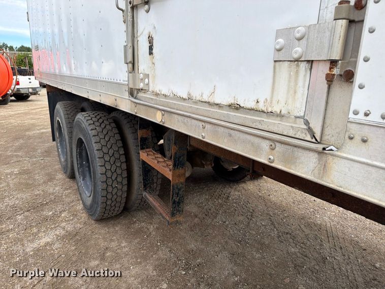 image for item FT7504 1996 Ford LTLA9000 box truck
