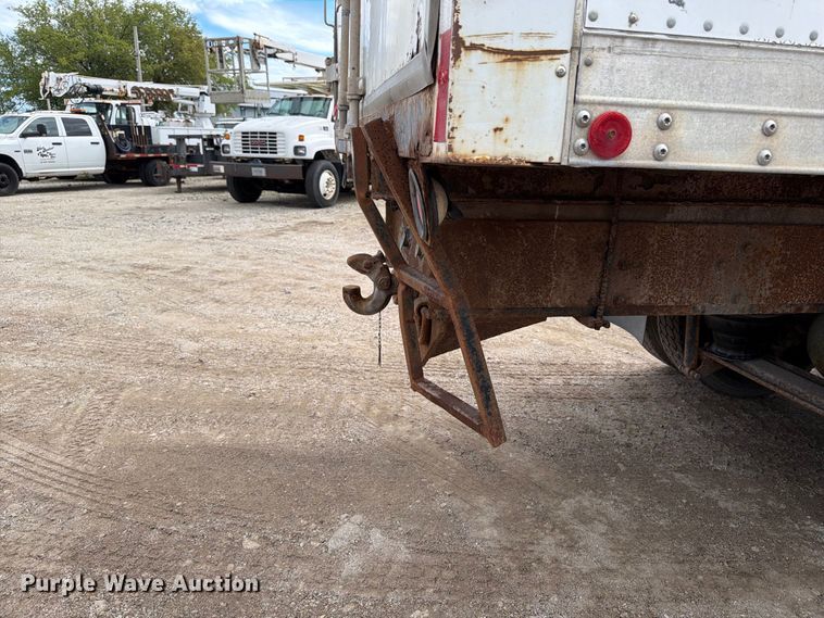 image for item FT7504 1996 Ford LTLA9000 box truck