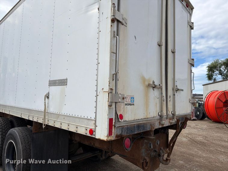 image for item FT7504 1996 Ford LTLA9000 box truck