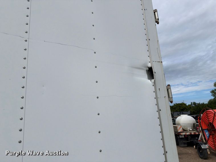 image for item FT7504 1996 Ford LTLA9000 box truck