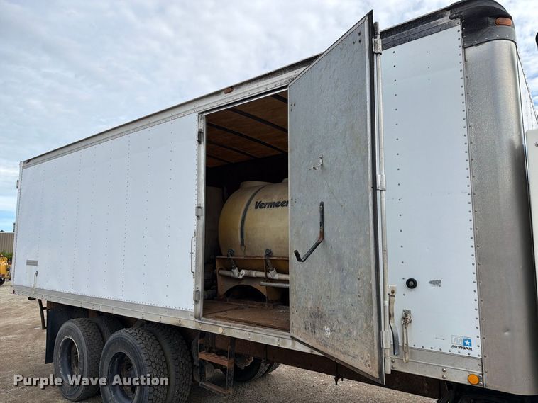 image for item FT7504 1996 Ford LTLA9000 box truck