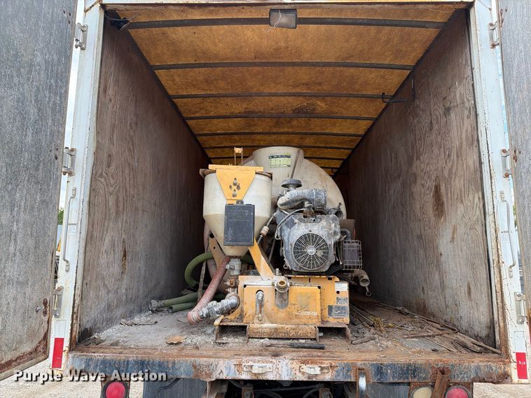 image for item FT7504 1996 Ford LTLA9000 box truck
