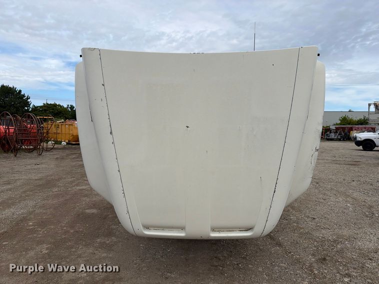 image for item FT7504 1996 Ford LTLA9000 box truck