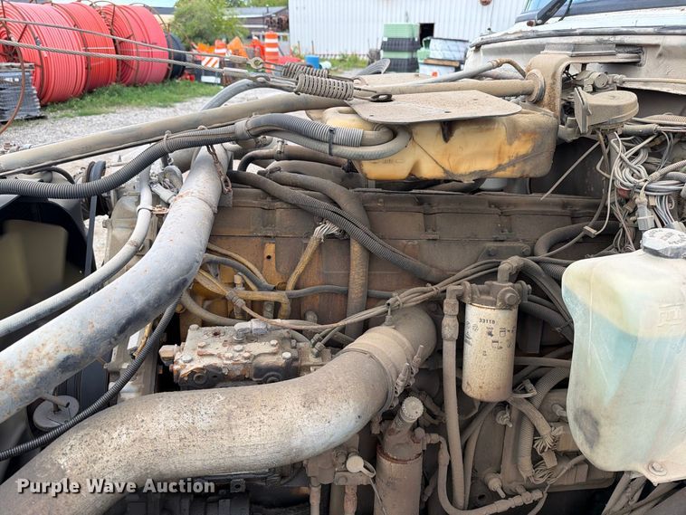 image for item FT7504 1996 Ford LTLA9000 box truck
