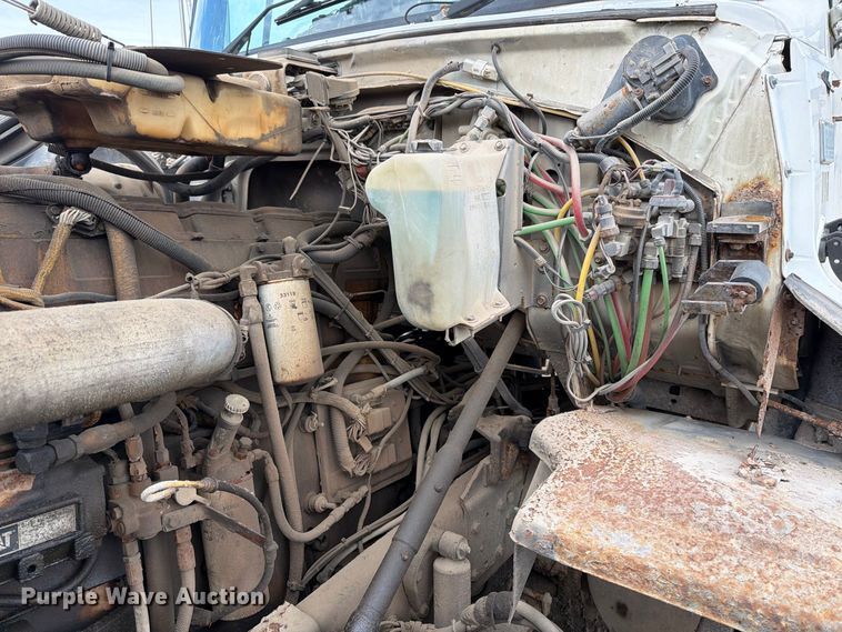 image for item FT7504 1996 Ford LTLA9000 box truck
