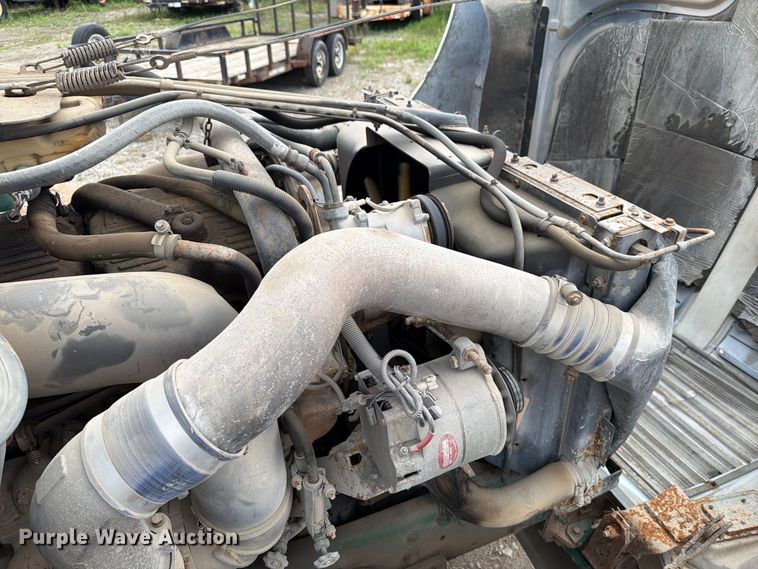 image for item FT7504 1996 Ford LTLA9000 box truck