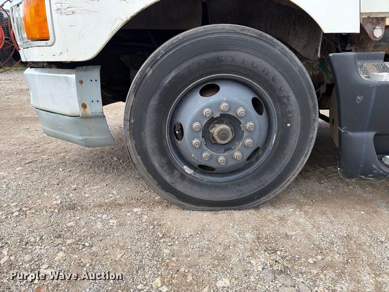 image for item FT7504 1996 Ford LTLA9000 box truck