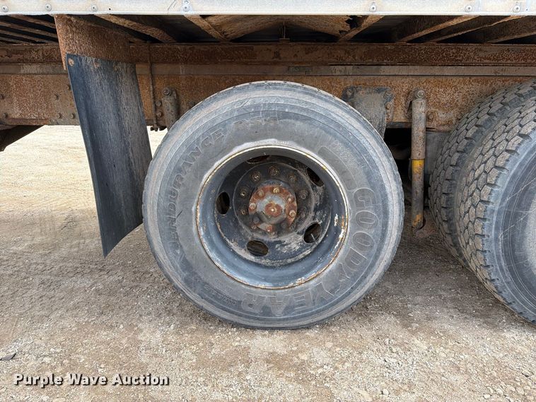 image for item FT7504 1996 Ford LTLA9000 box truck