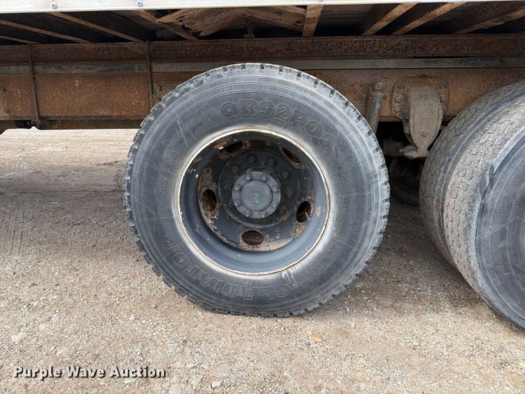 image for item FT7504 1996 Ford LTLA9000 box truck