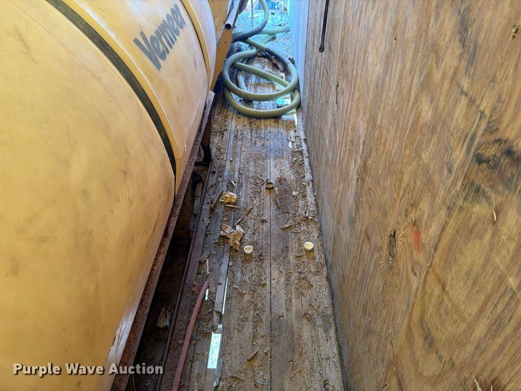 image for item FT7504 1996 Ford LTLA9000 box truck
