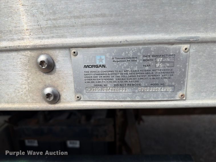 image for item FT7504 1996 Ford LTLA9000 box truck