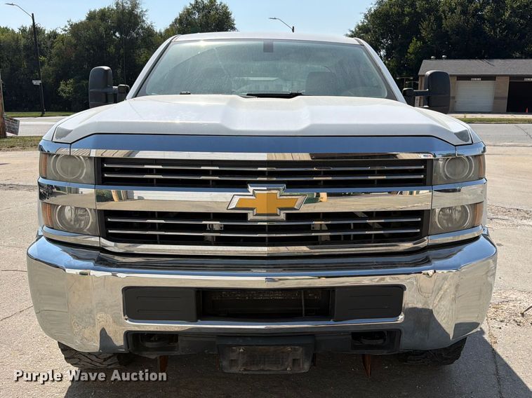 image for item FT8017 2016 Chevrolet Silverado 2500HD Crew Cab pickup truck