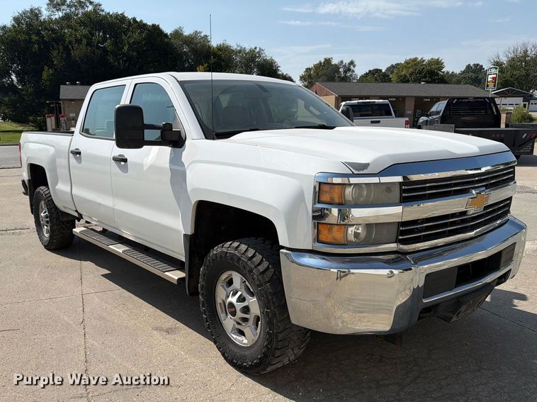 image for item FT8017 2016 Chevrolet Silverado 2500HD Crew Cab pickup truck