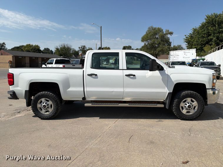 image for item FT8017 2016 Chevrolet Silverado 2500HD Crew Cab pickup truck