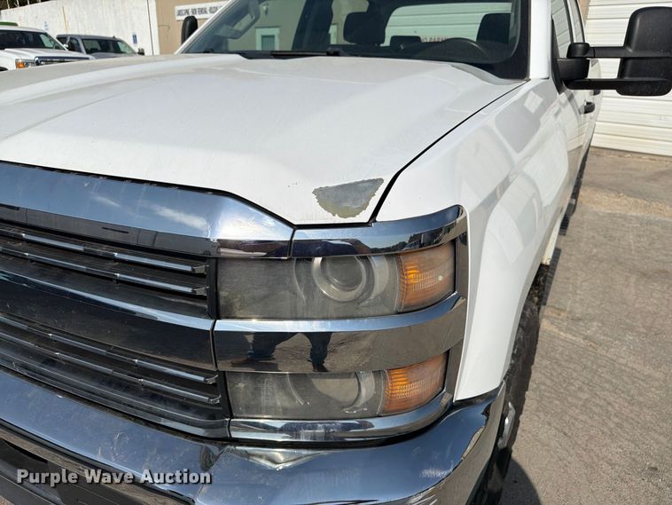 image for item FT8017 2016 Chevrolet Silverado 2500HD Crew Cab pickup truck