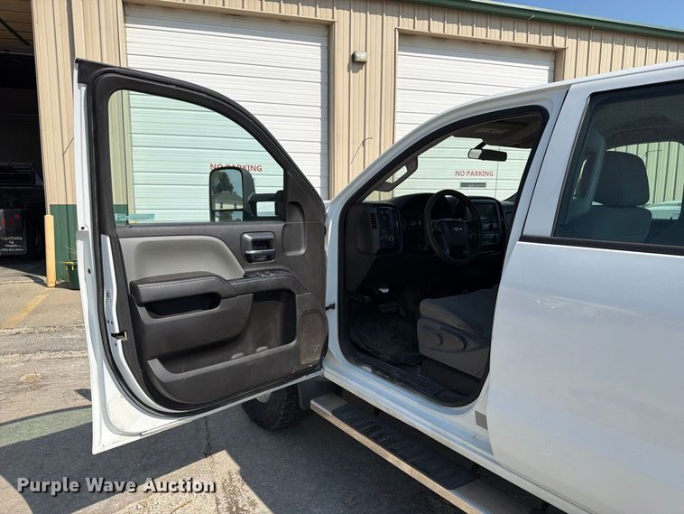 image for item FT8017 2016 Chevrolet Silverado 2500HD Crew Cab pickup truck
