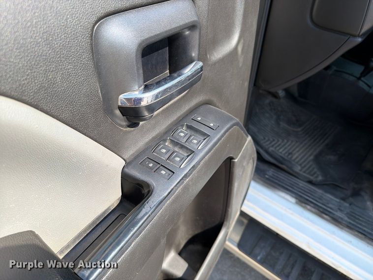image for item FT8017 2016 Chevrolet Silverado 2500HD Crew Cab pickup truck