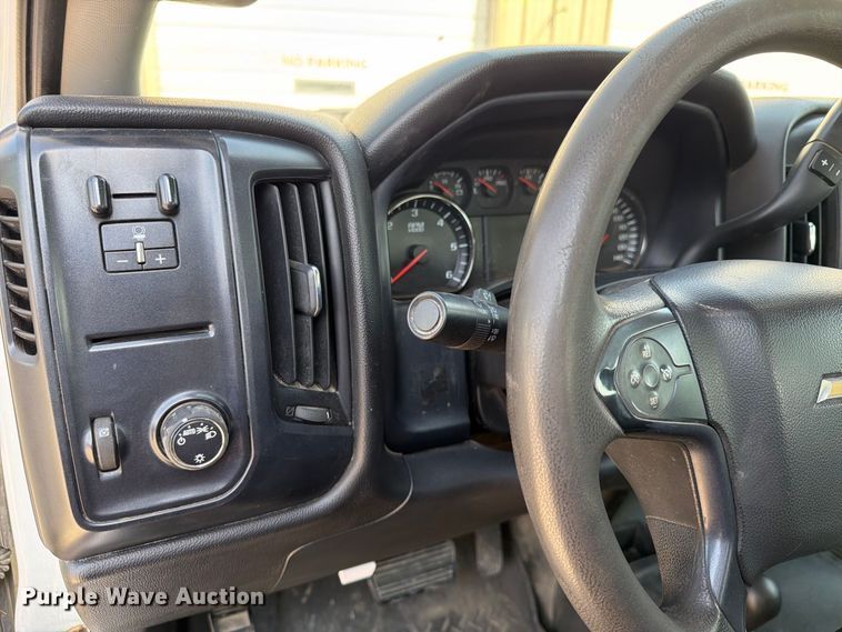 image for item FT8017 2016 Chevrolet Silverado 2500HD Crew Cab pickup truck