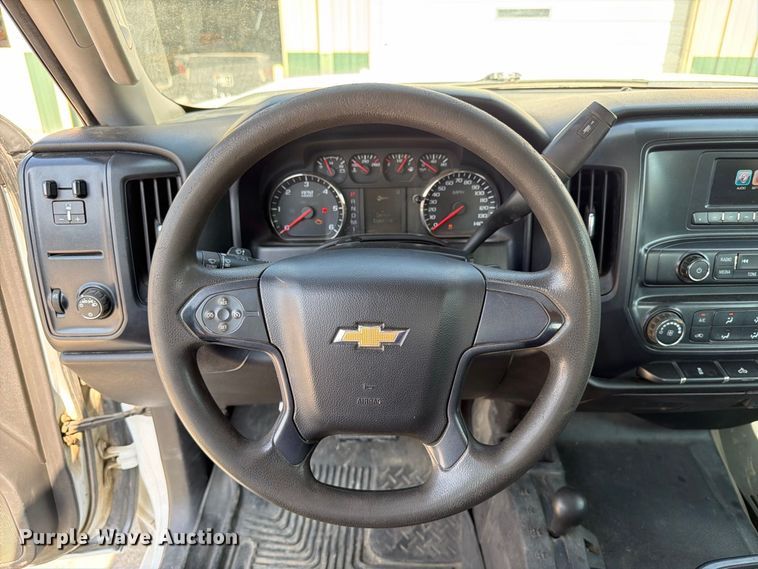 image for item FT8017 2016 Chevrolet Silverado 2500HD Crew Cab pickup truck