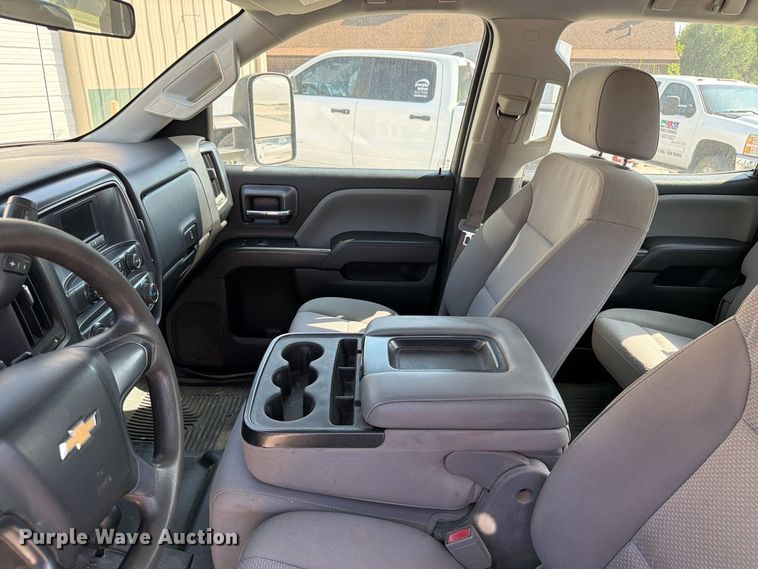 image for item FT8017 2016 Chevrolet Silverado 2500HD Crew Cab pickup truck