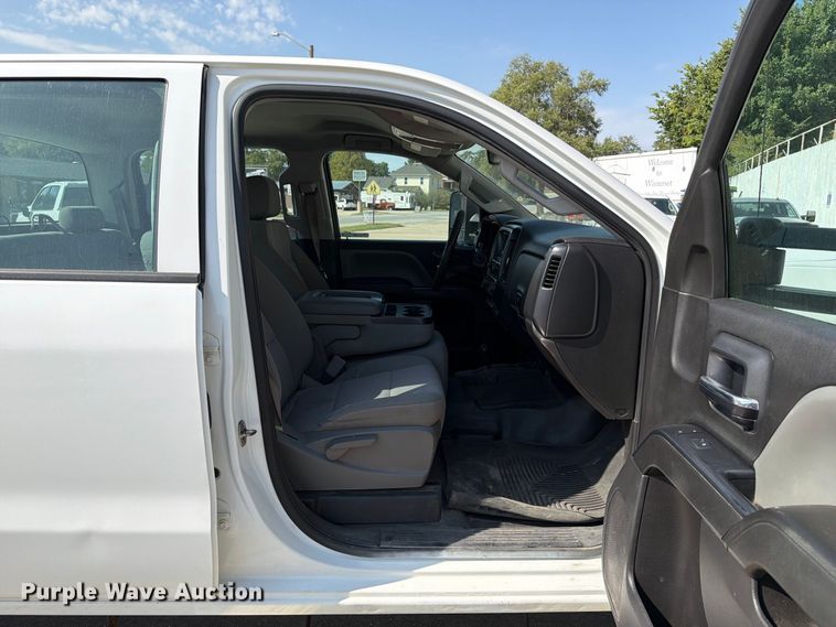 image for item FT8017 2016 Chevrolet Silverado 2500HD Crew Cab pickup truck