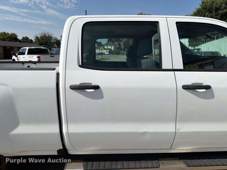 image for item FT8017 2016 Chevrolet Silverado 2500HD Crew Cab pickup truck