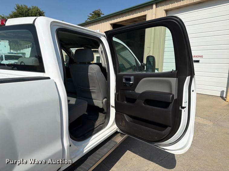image for item FT8017 2016 Chevrolet Silverado 2500HD Crew Cab pickup truck