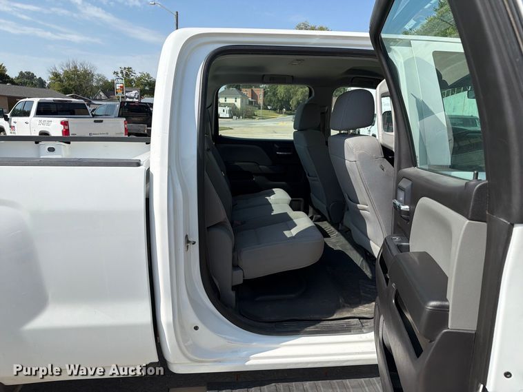 image for item FT8017 2016 Chevrolet Silverado 2500HD Crew Cab pickup truck