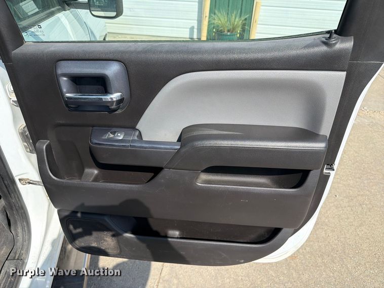 image for item FT8017 2016 Chevrolet Silverado 2500HD Crew Cab pickup truck