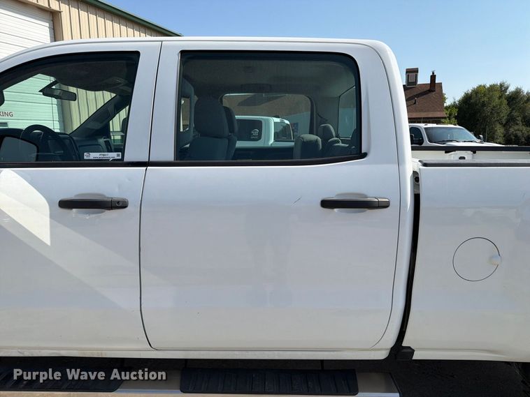 image for item FT8017 2016 Chevrolet Silverado 2500HD Crew Cab pickup truck