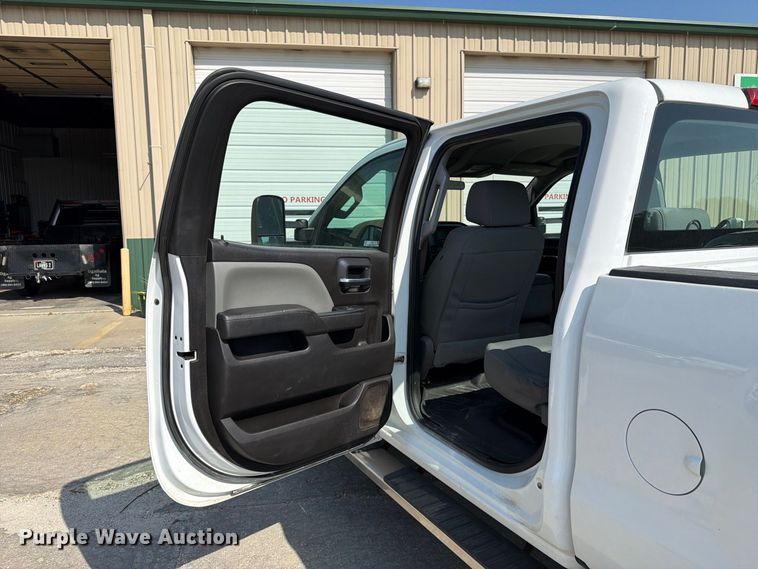 image for item FT8017 2016 Chevrolet Silverado 2500HD Crew Cab pickup truck